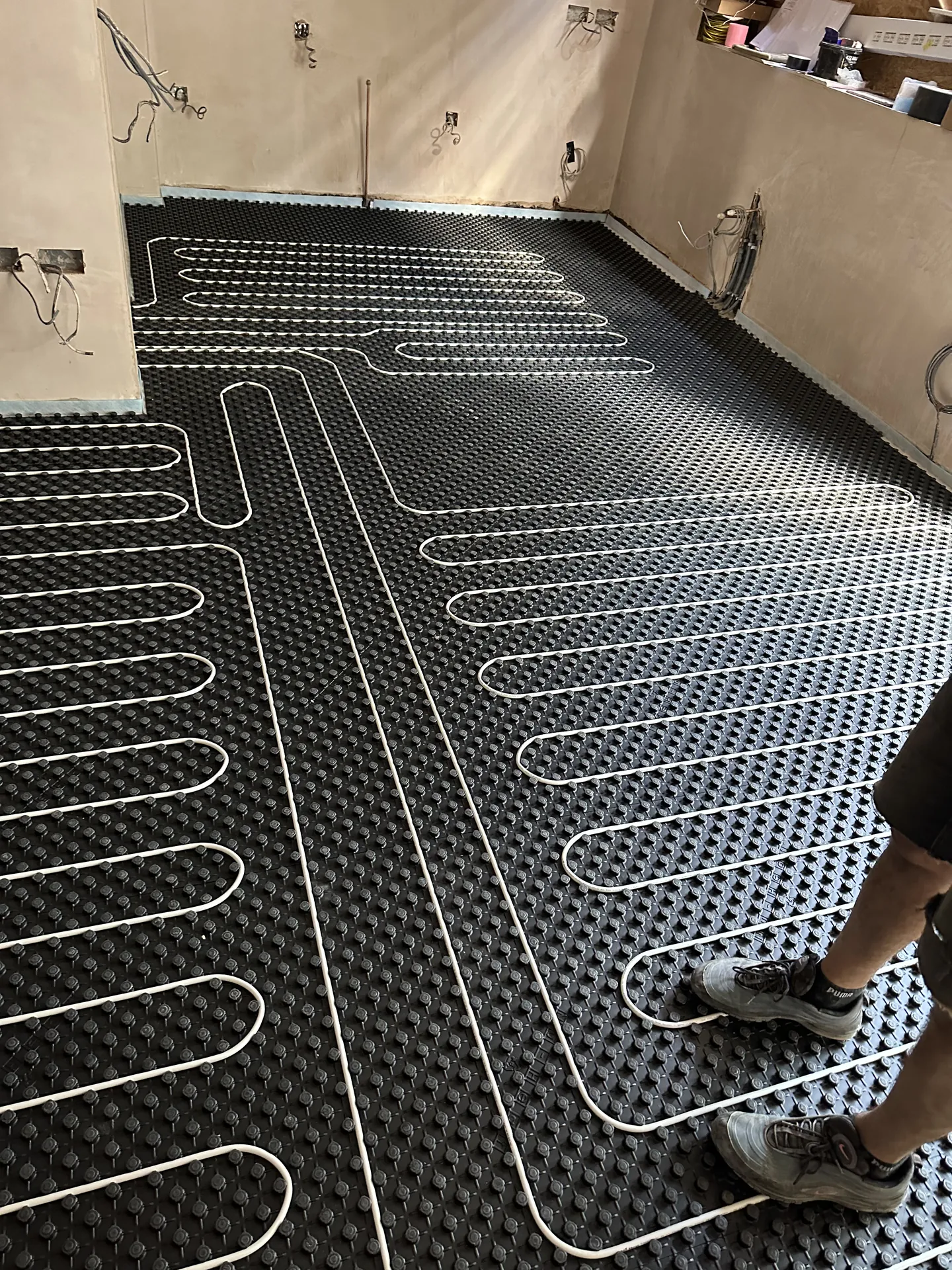 Underfloor heating pipes laid on insulation before the screed